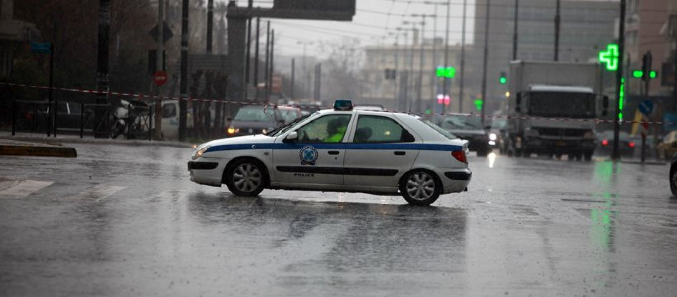 Αποκατάσταση της κυκλοφορίας στην Πειραιώς από το ύψος της Πέτρου Ράλλη έως τη Χαμοστέρνας λόγω συσσώρευσης υδάτων (upd)